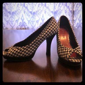 Madden Girl black/white houndstooth peep toe heels